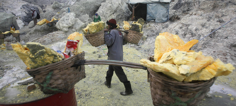 Illustration for article titled Inside the Toxic Sulfur Quarries That Keep Your Tires Rolling